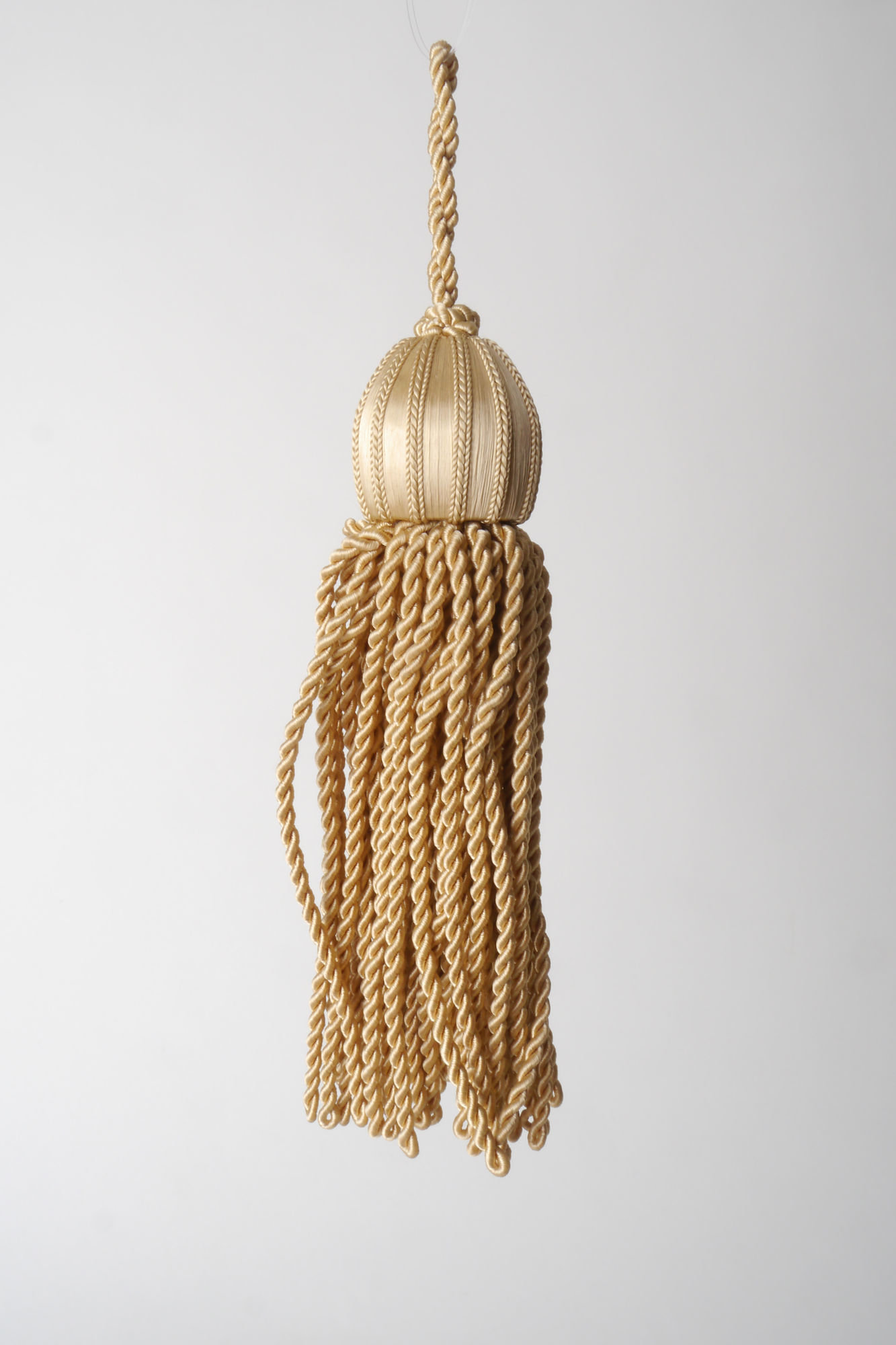 Gland of kwast met vorm en rok