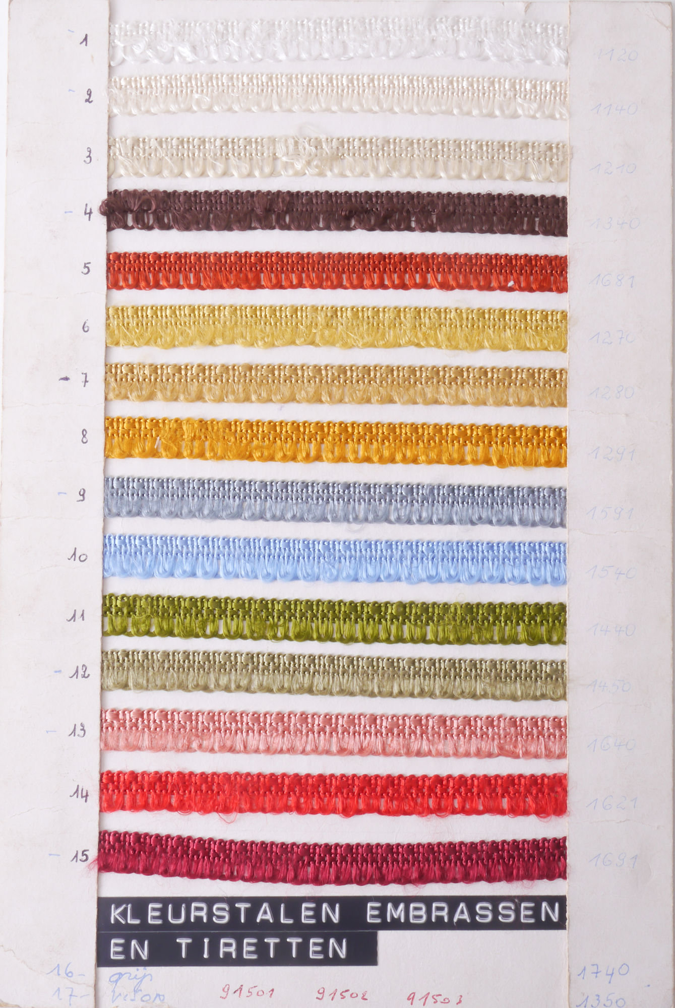 Kleurenkaart voor textiel dat gebruikt wordt om passement te vervaardigen
