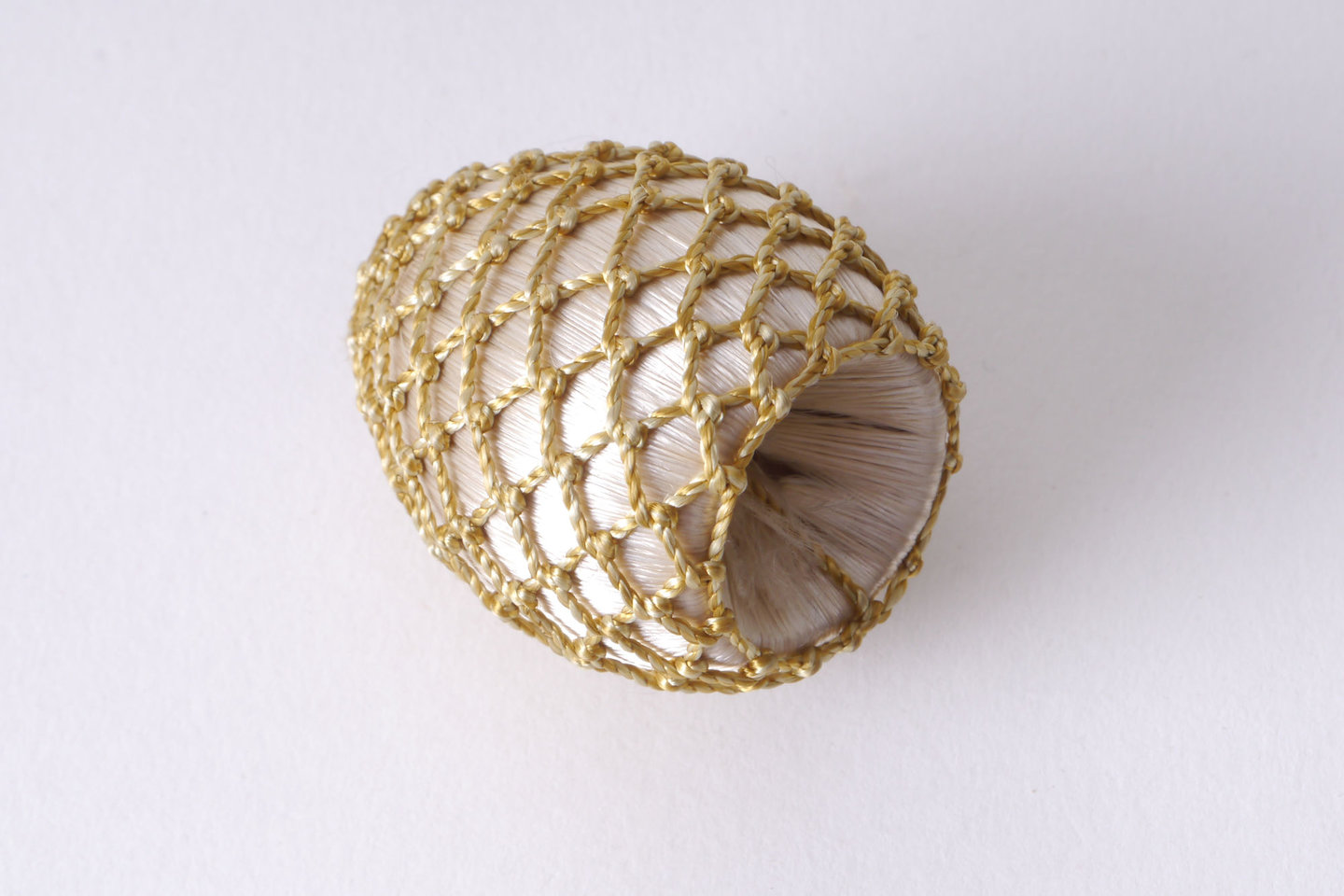 Overtrokken houten vorm als onderdeel voor het vervaardigen van passement