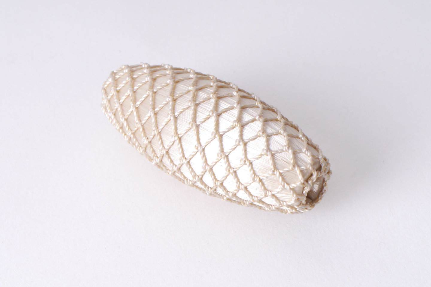 Overtrokken houten vorm als onderdeel voor het vervaardigen van passement