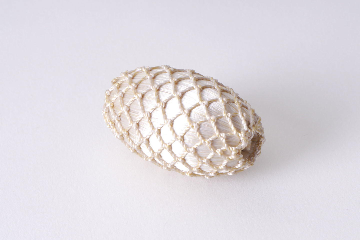 Overtrokken houten vorm als onderdeel voor het vervaardigen van passement