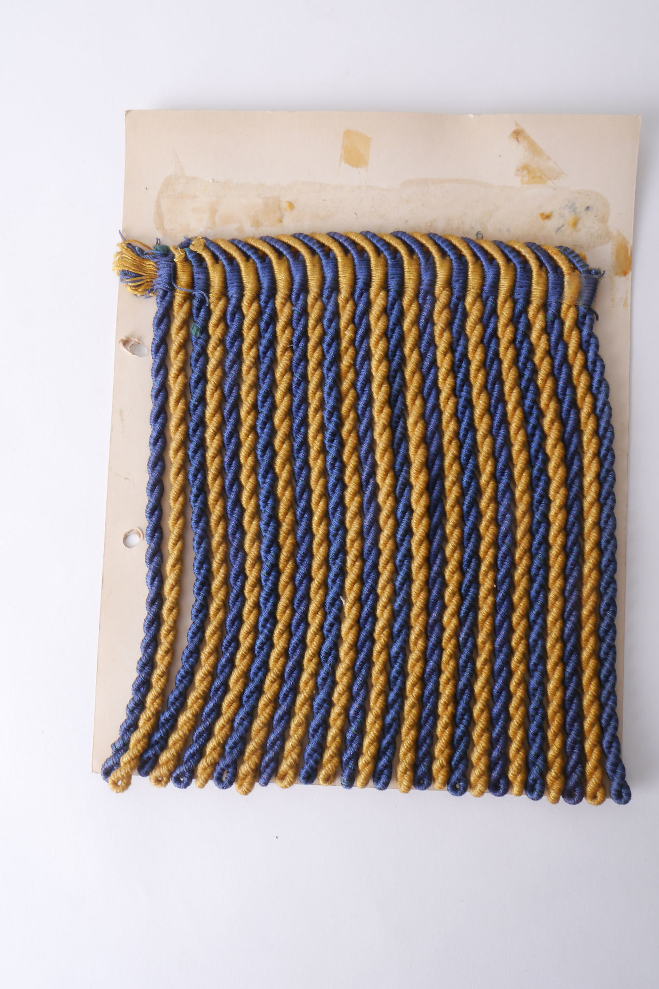 Staalkaart met voorbeeld van frange om passement te vervaardigen