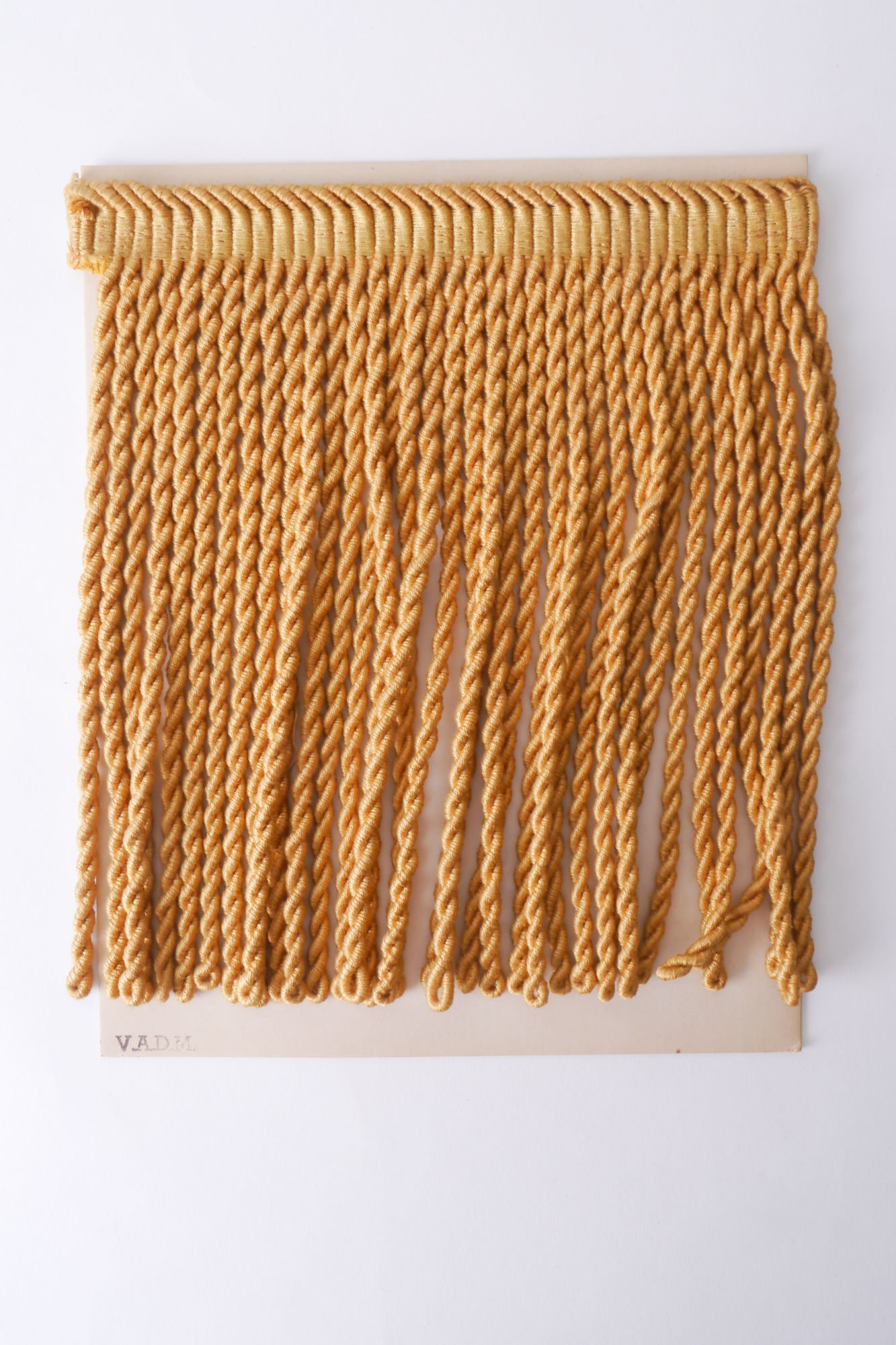 Staalkaart met voorbeelden van frange om passement te vervaardigen