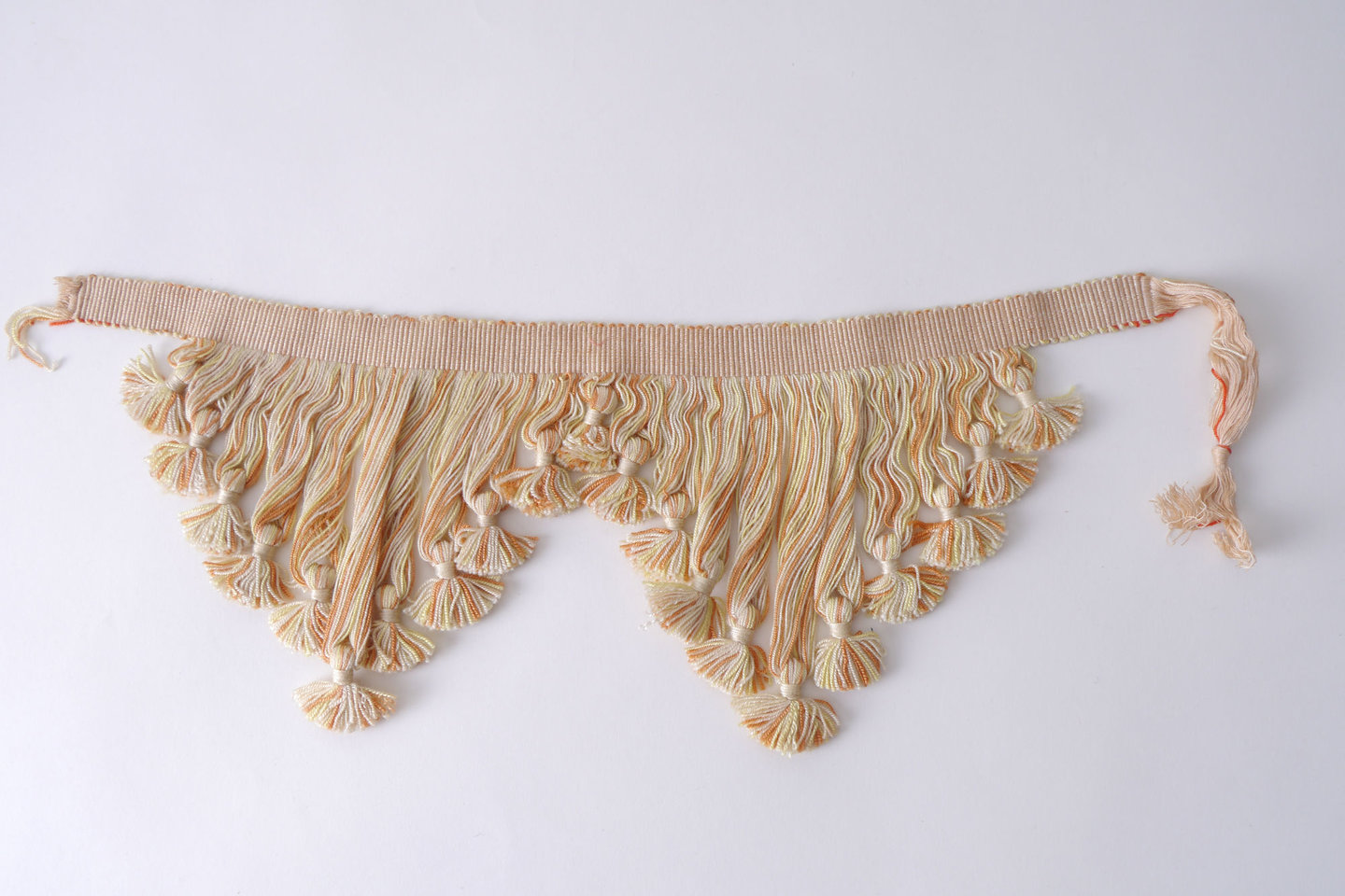 Frange als onderdeel voor het vervaardigen van passement