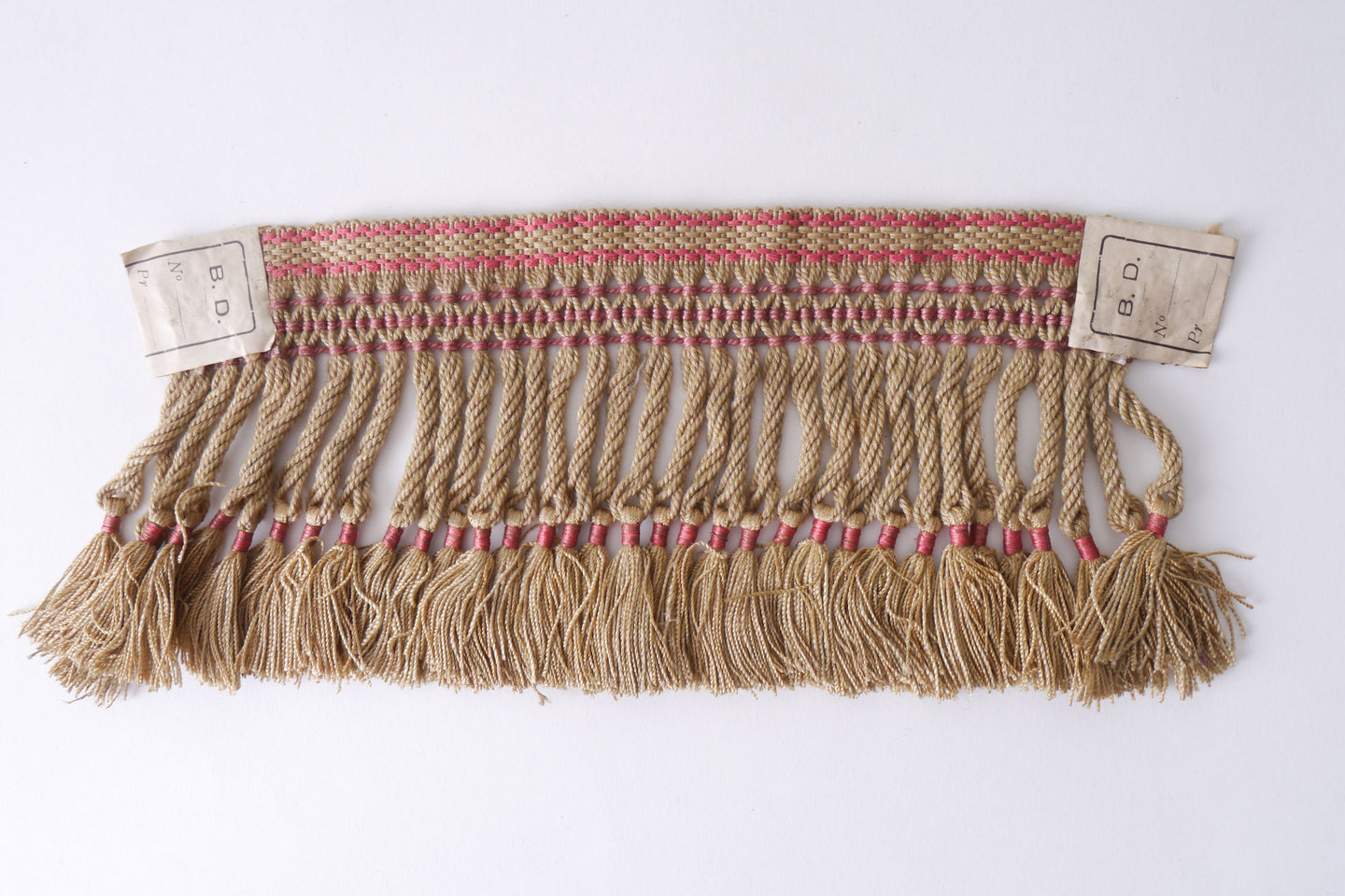 Frange als onderdeel voor het vervaardigen van passement