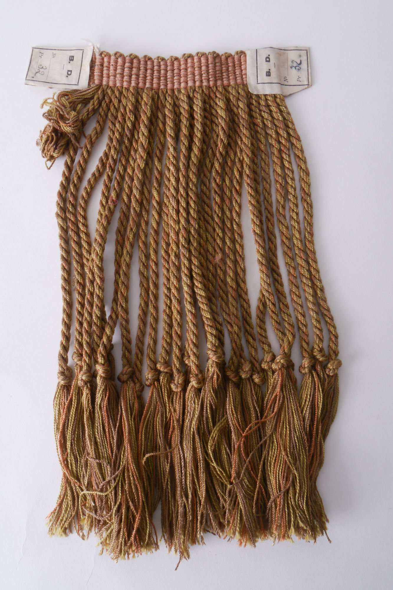 Frange als onderdeel voor het vervaardigen van passement