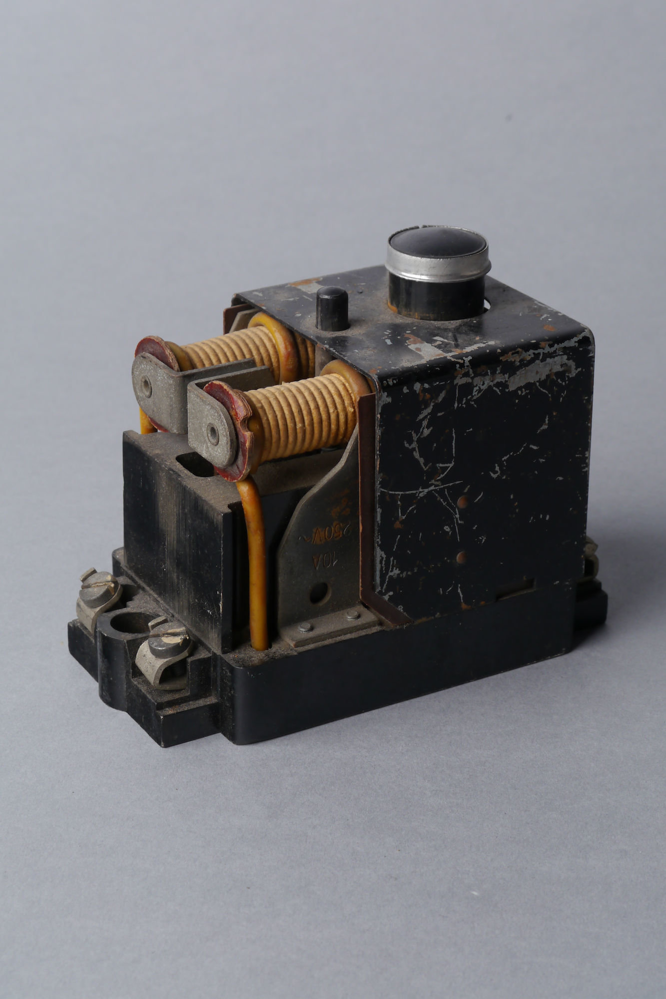 Elektromagnetische beveiliging voor elektrisch systeem