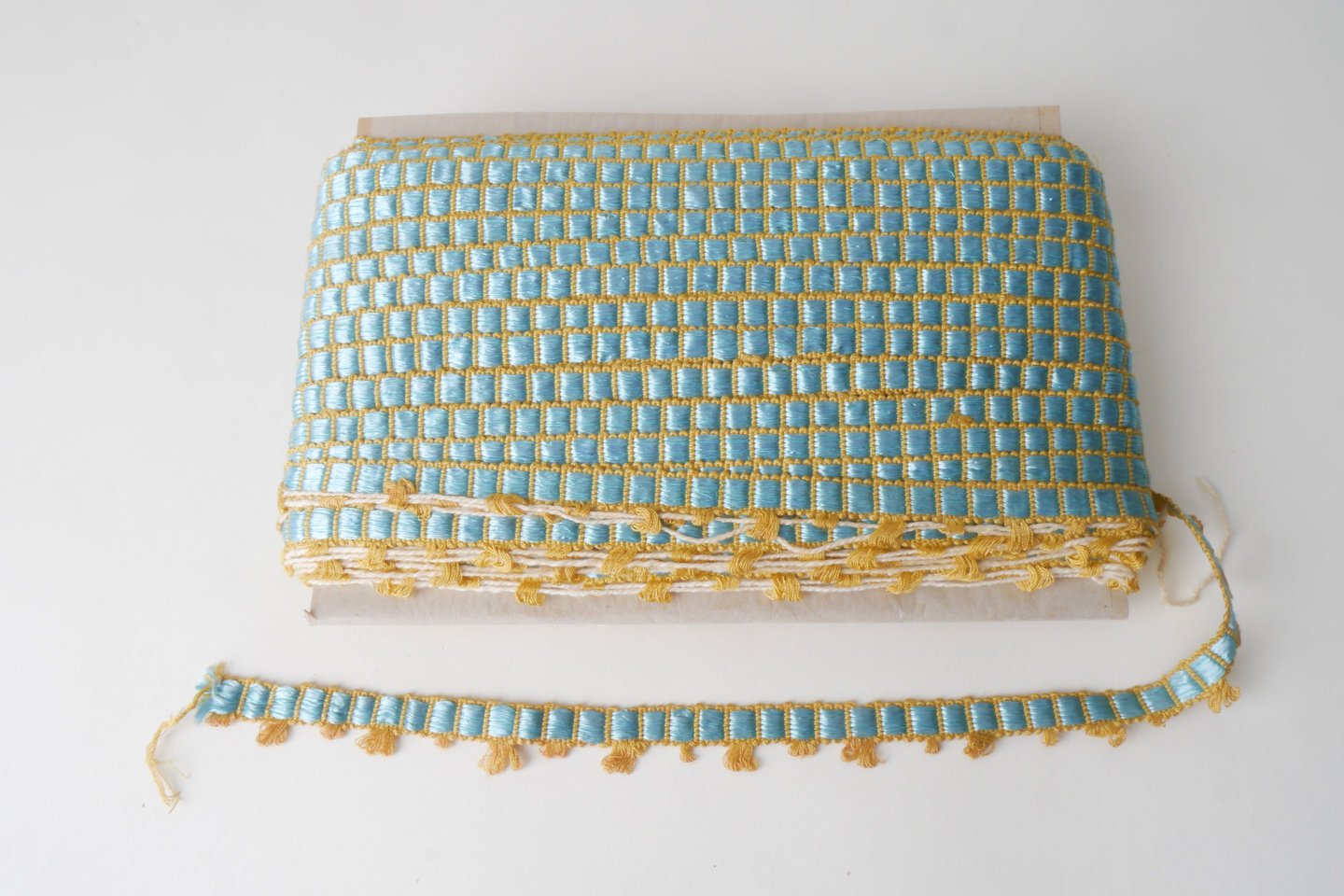 Galon of boord als onderdeel voor het vervaardigen van passement