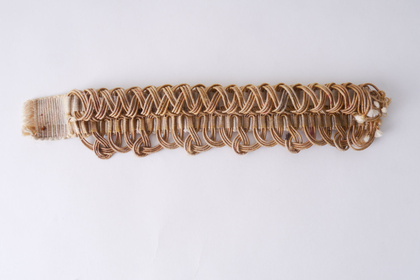 Crête als ornament voor het vervaardigen van passement