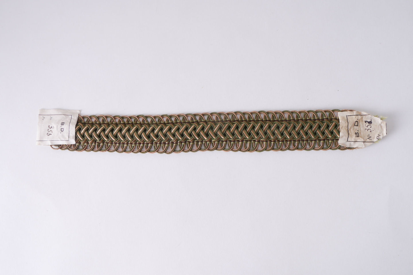 Crête als ornament voor het vervaardigen van passement