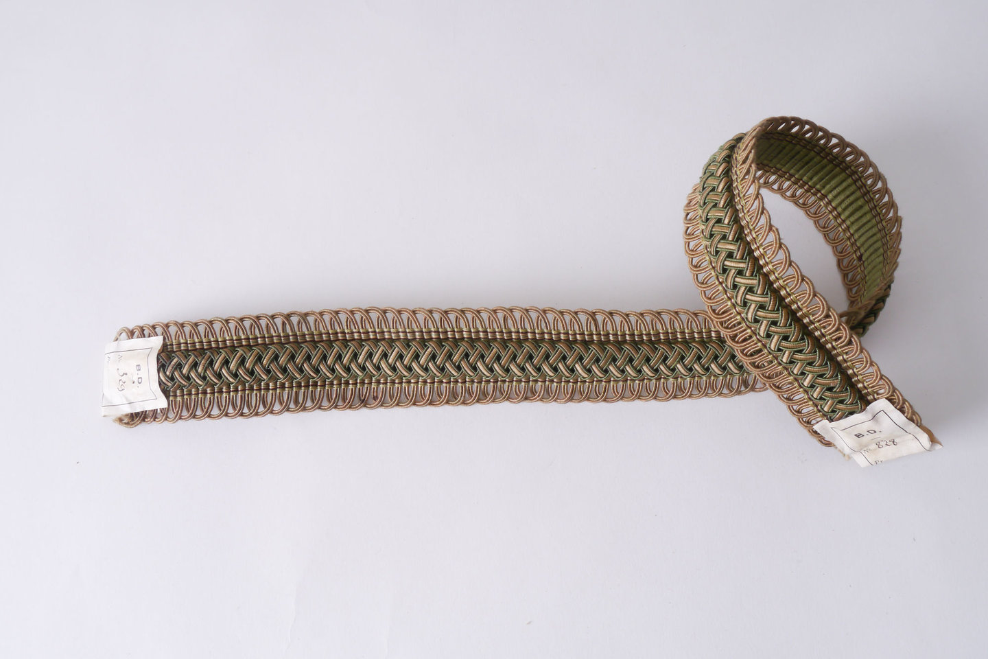 Crête als ornament voor het vervaardigen van passement