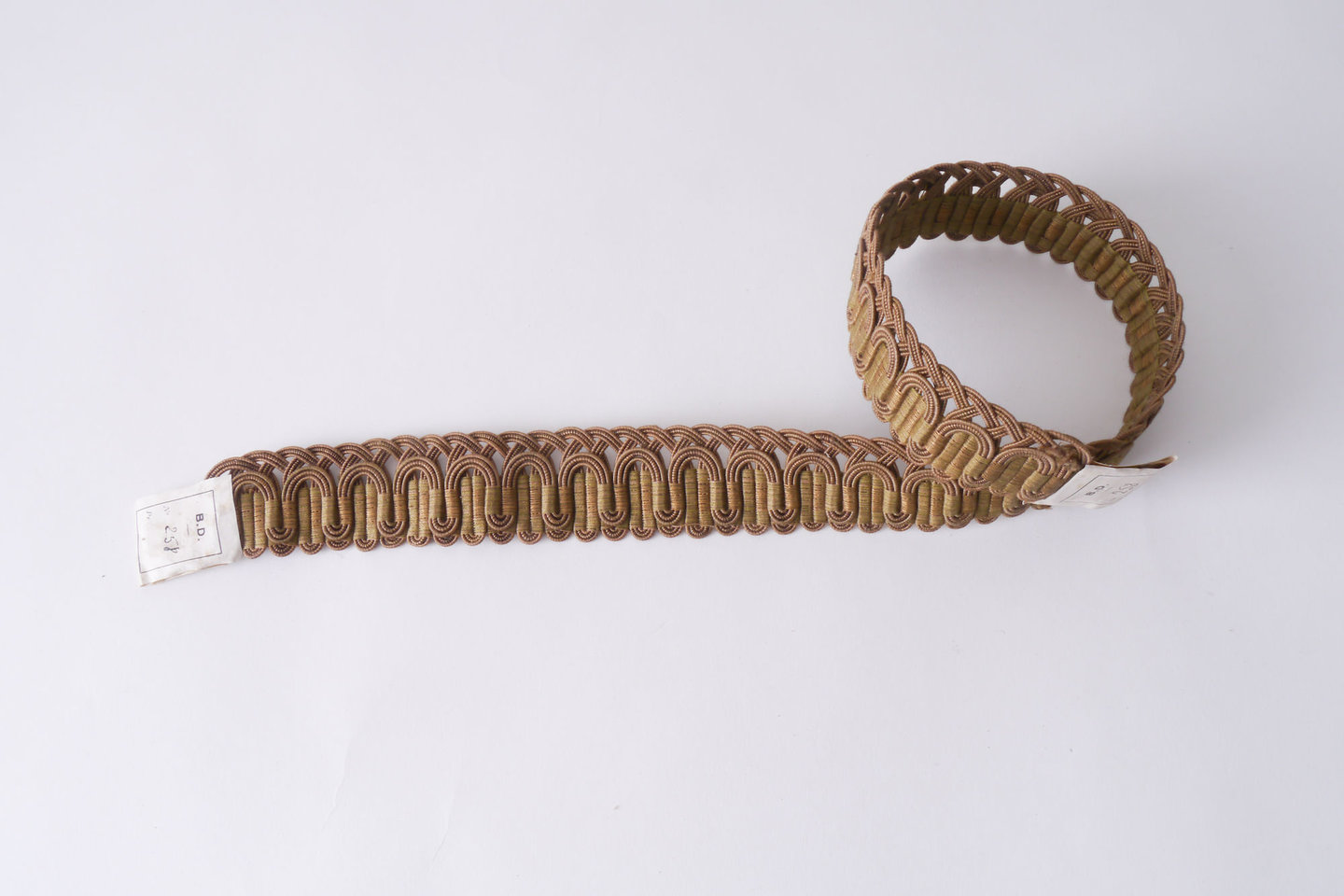 Crête als ornament voor het vervaardigen van passement