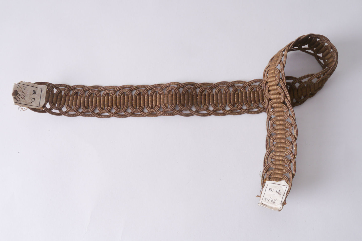 Crête als ornament voor het vervaardigen van passement