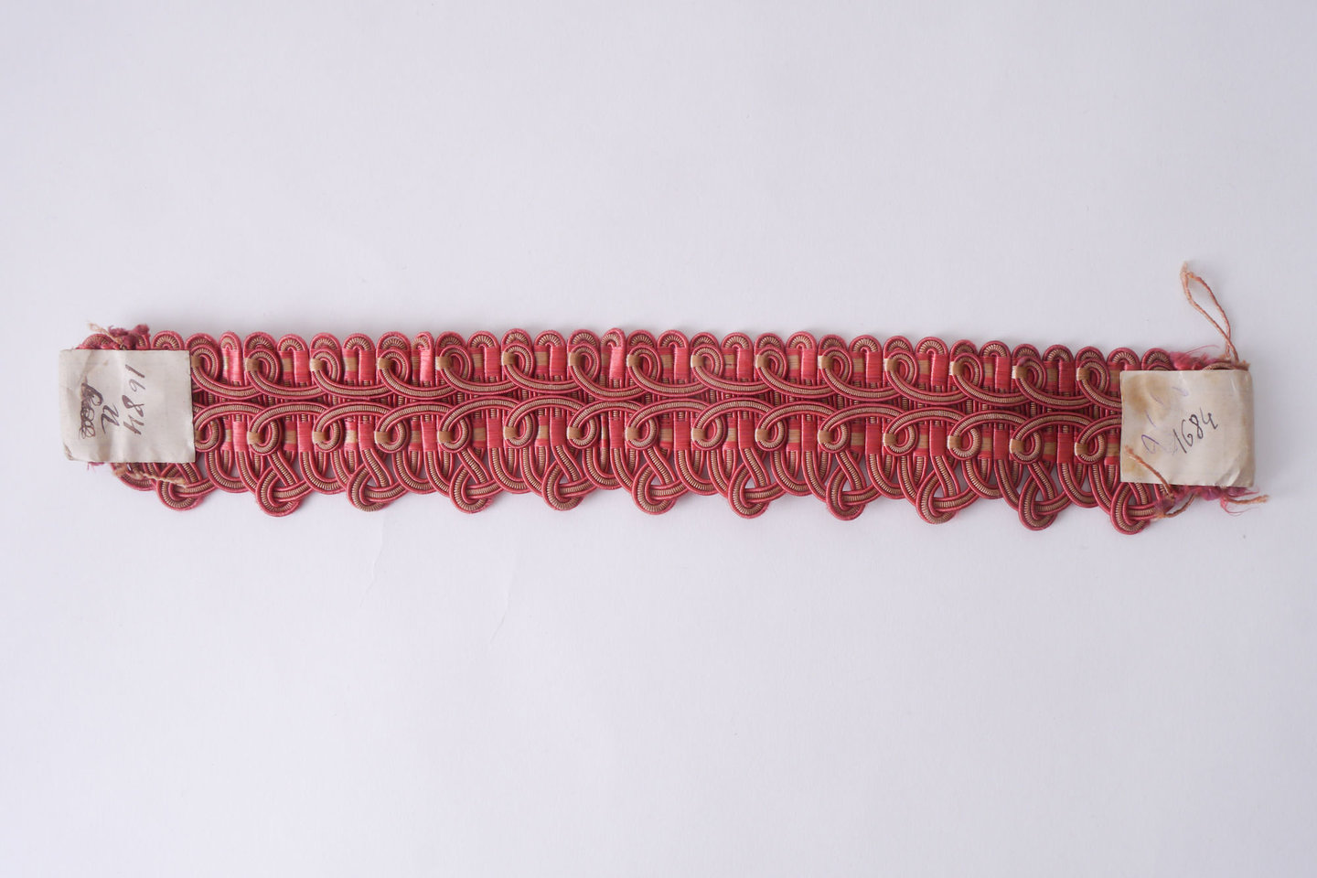 Crête als ornament voor het vervaardigen van passement