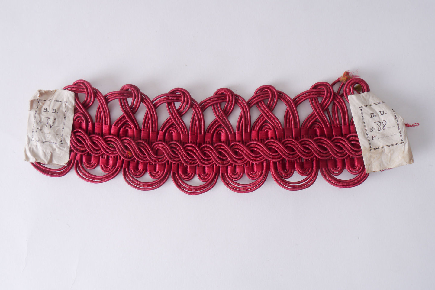 Crête als ornament voor het vervaardigen van passement