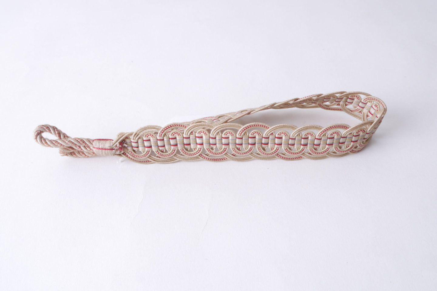 Vlakke embrasse om gordijn open te houden