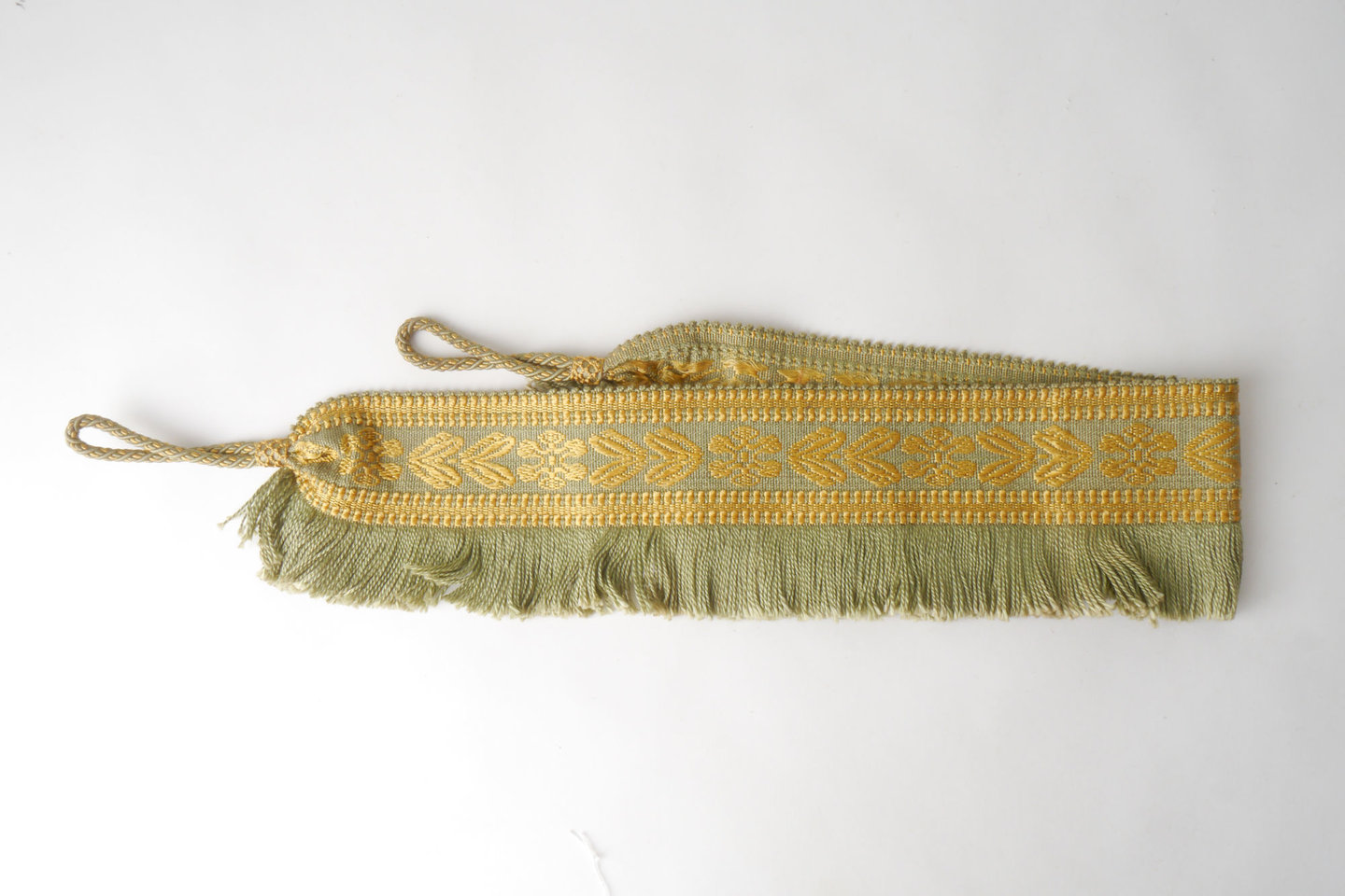 Vlakke embrasse met frange om gordijn open te houden