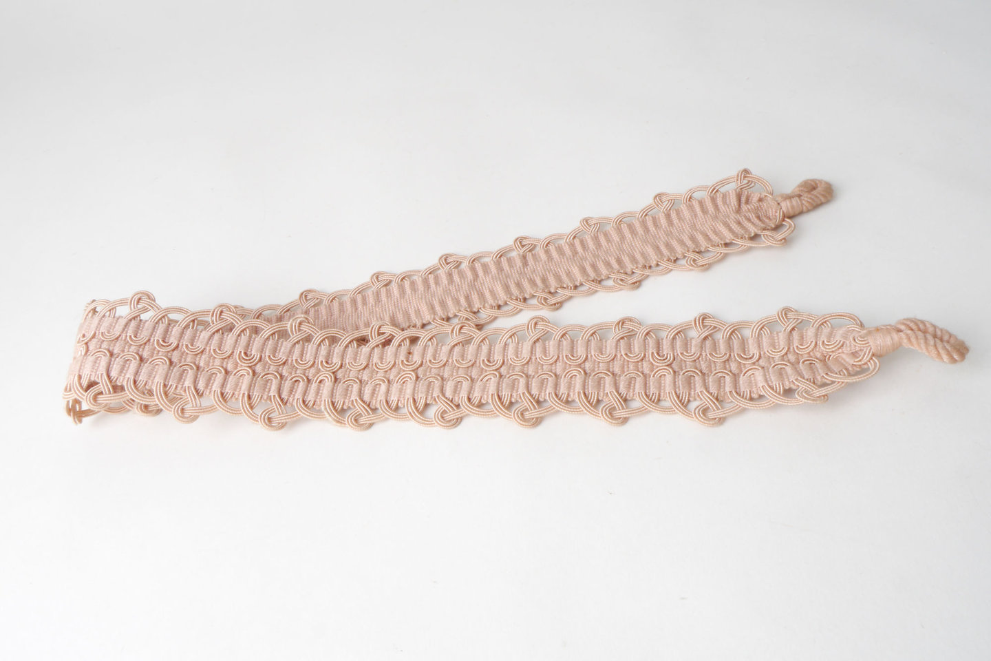 Vlakke embrasse om gordijn open te houden