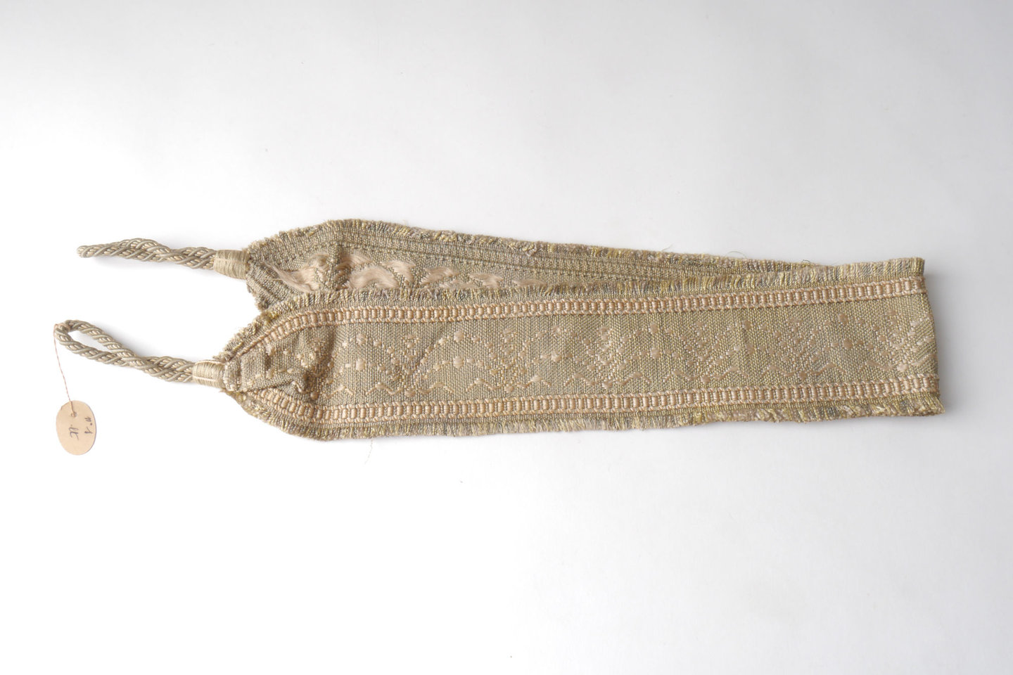 Vlakke embrasse om gordijn open te houden