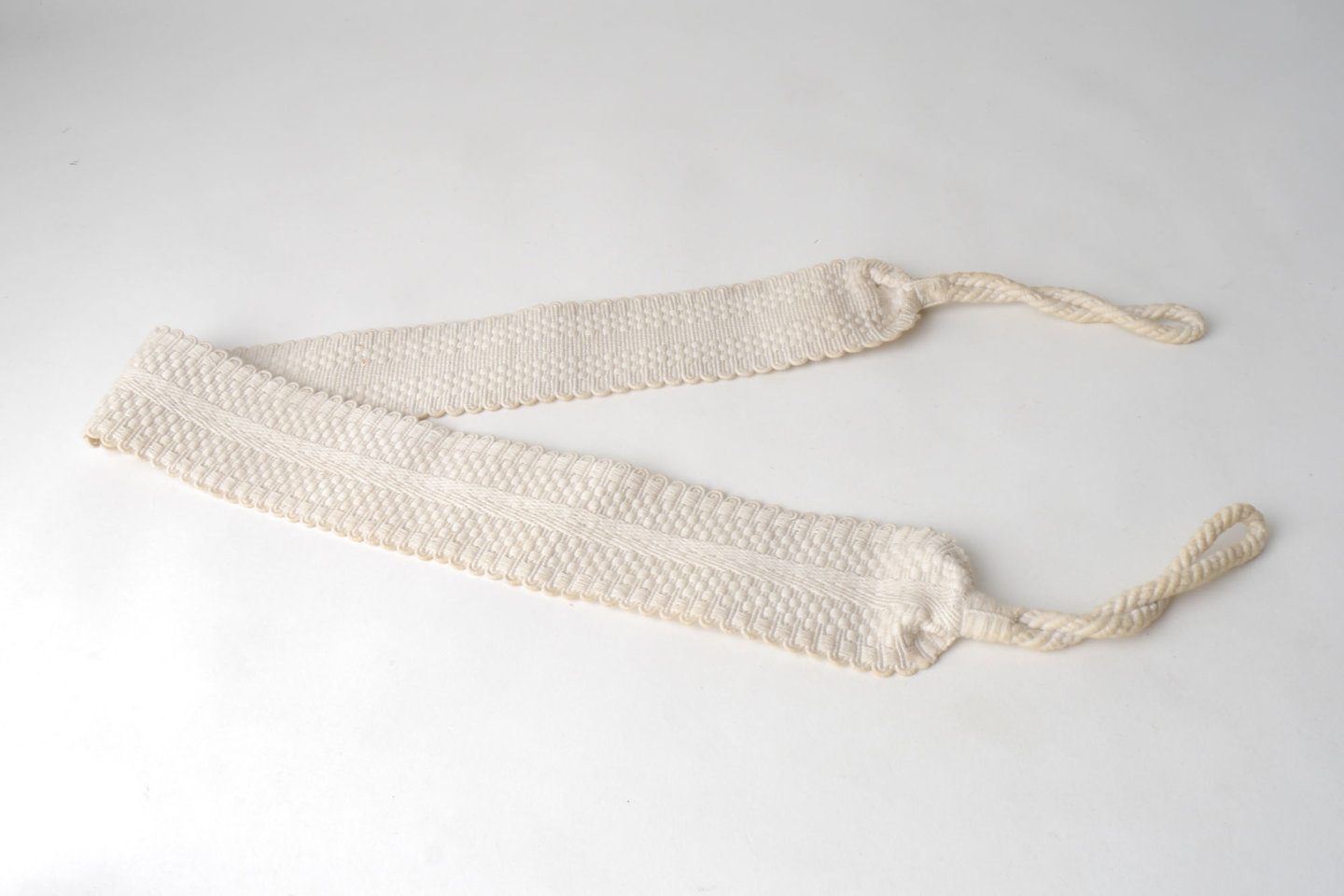 Vlakke embrasse om gordijn open te houden