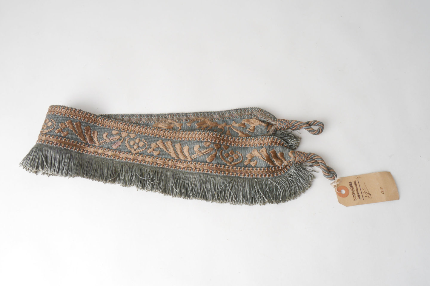 Vlakke embrasse met frange om gordijn open te houden