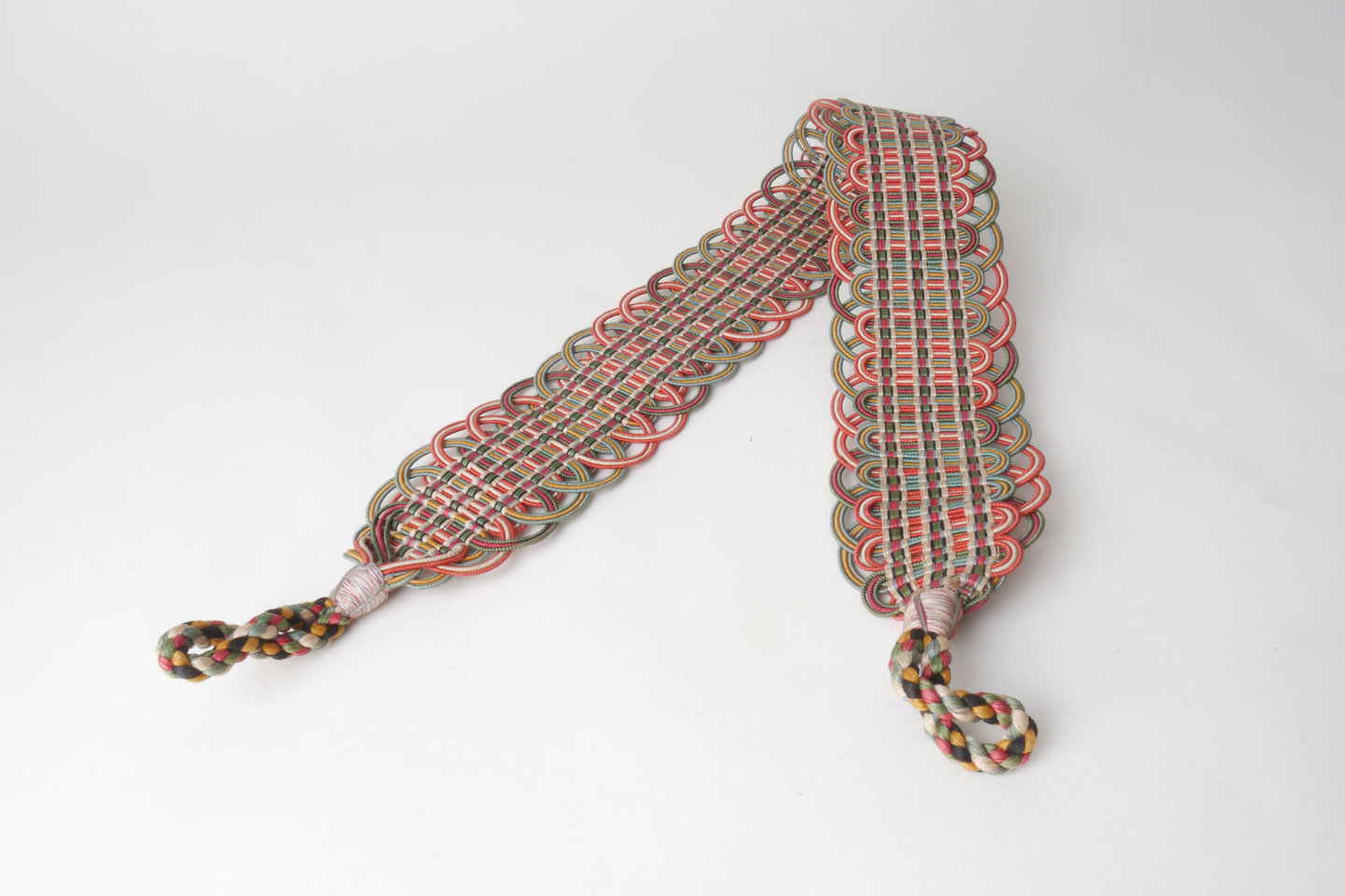 Vlakke embrasse om gordijn open te houden