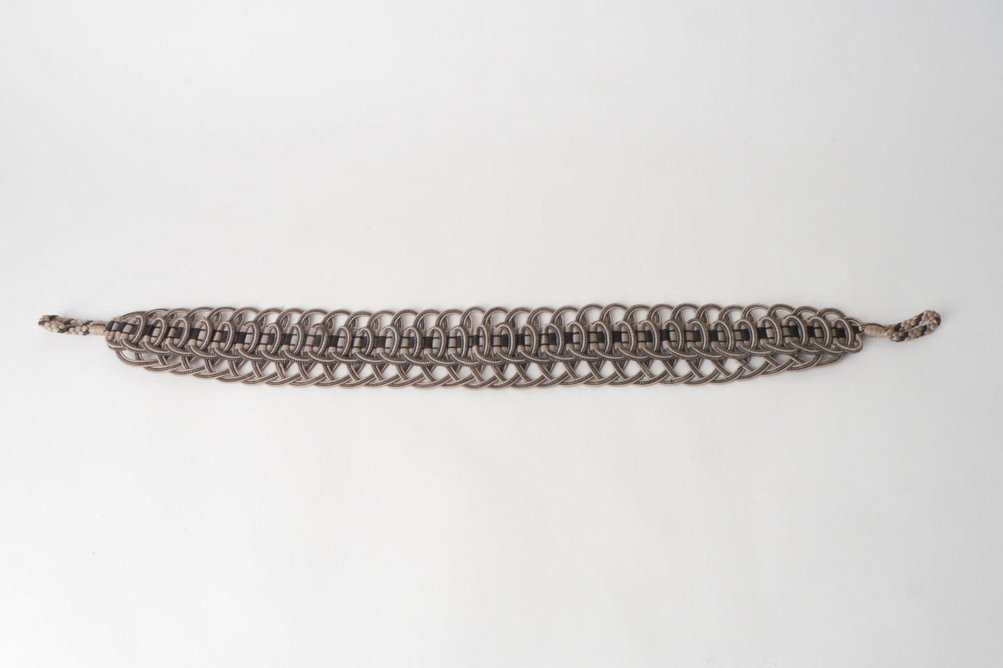 Vlakke embrasse om gordijn open te houden