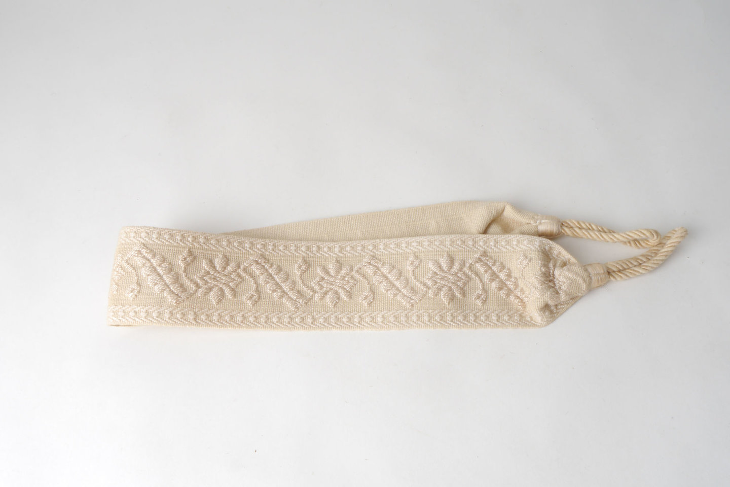 Vlakke embrasse om gordijn open te houden