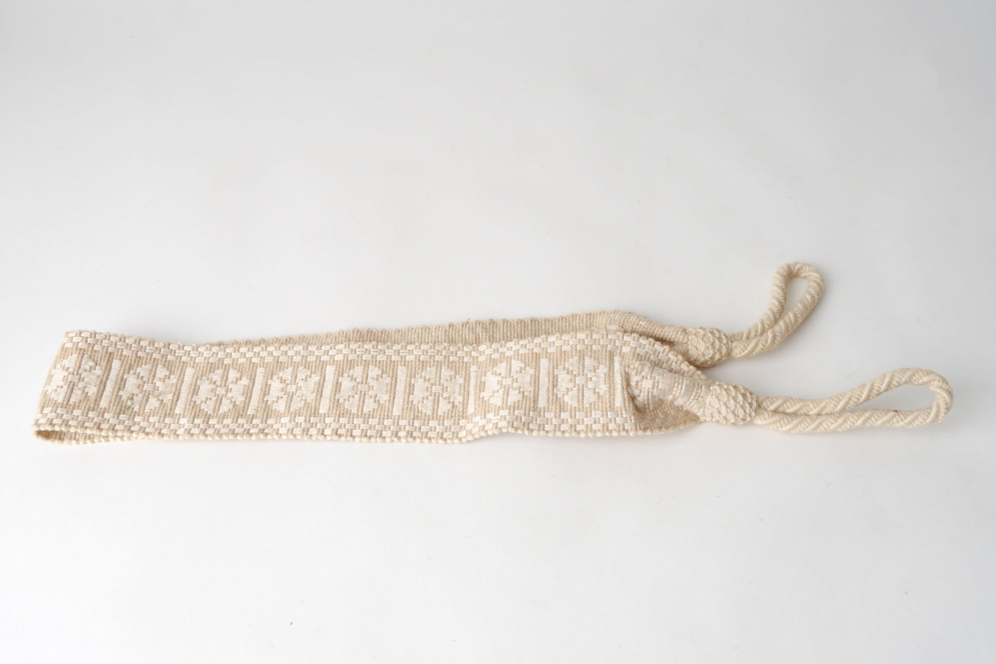 Vlakke embrasse om gordijn open te houden