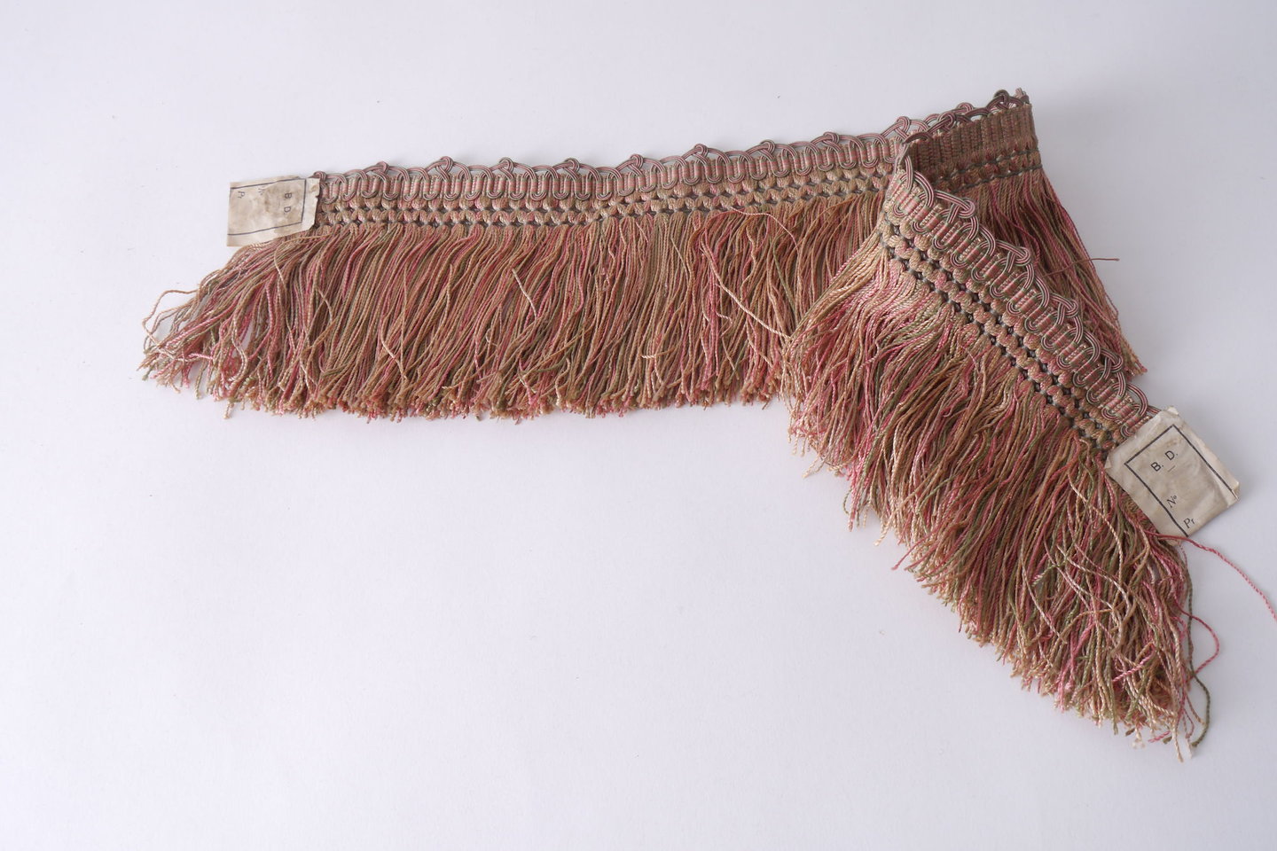 Frange als onderdeel voor het vervaardigen van passement