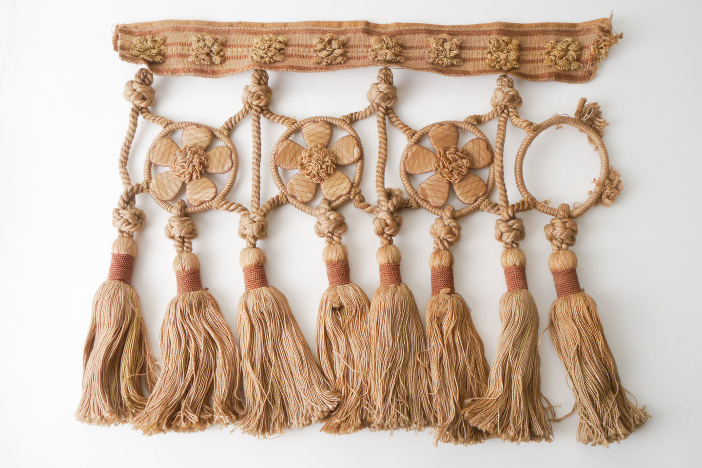 Frange als onderdeel voor het vervaardigen van passement