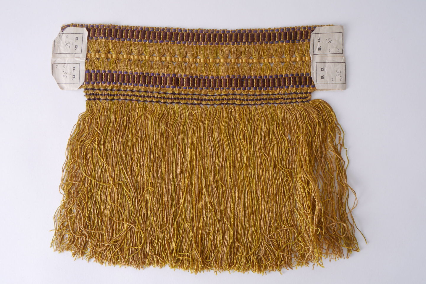 Frange als onderdeel voor het vervaardigen van passement