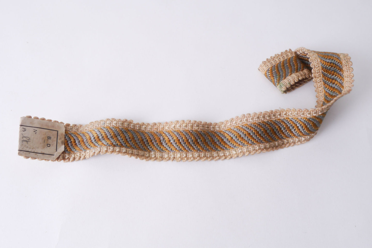 Galon of boord als onderdeel voor het vervaardigen van passement