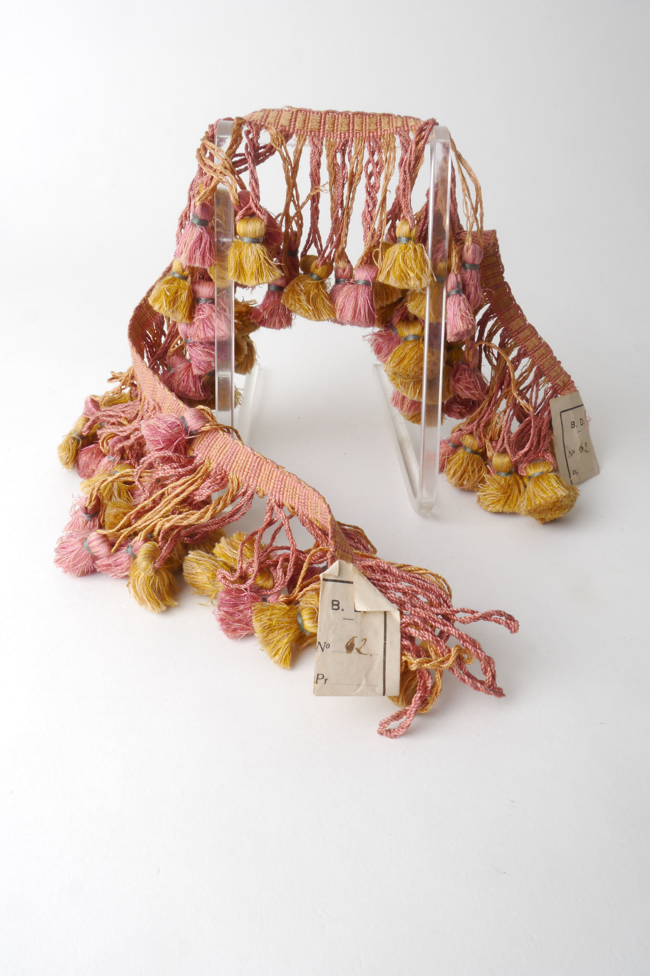 Frange als onderdeel voor het vervaardigen van passement