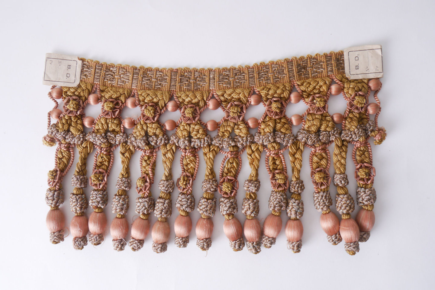 Frange als onderdeel voor het vervaardigen van passement