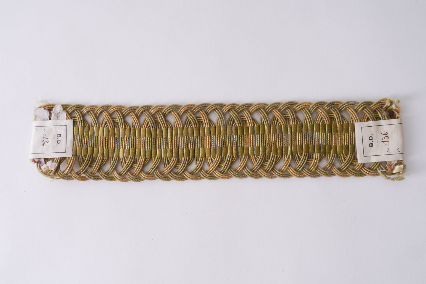 Crête als ornament voor het vervaardigen van passement