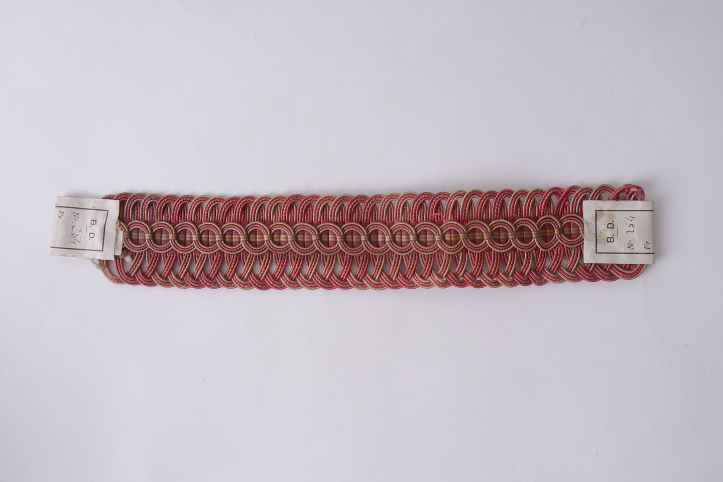 Crête als ornament voor het vervaardigen van passement