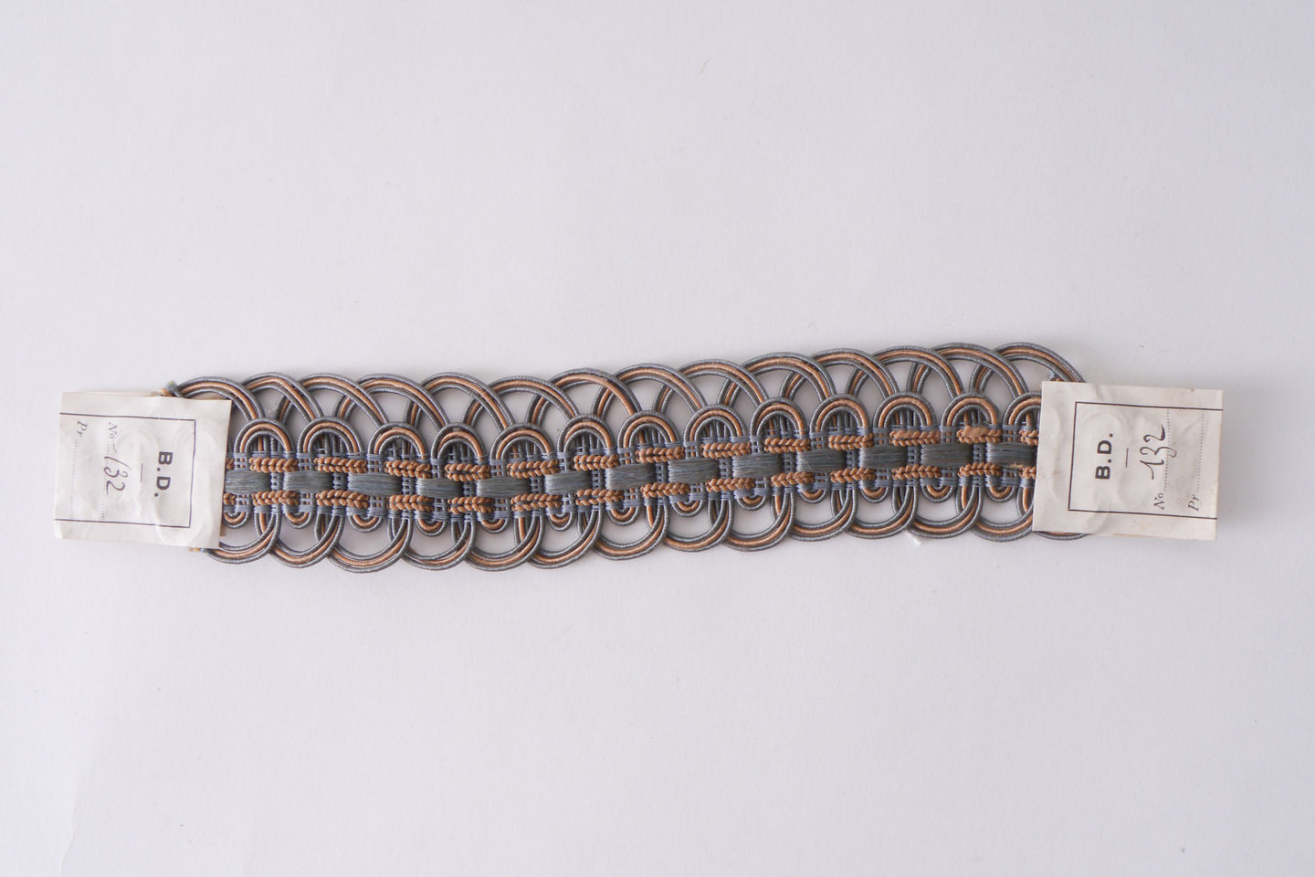 Crête als ornament voor het vervaardigen van passement