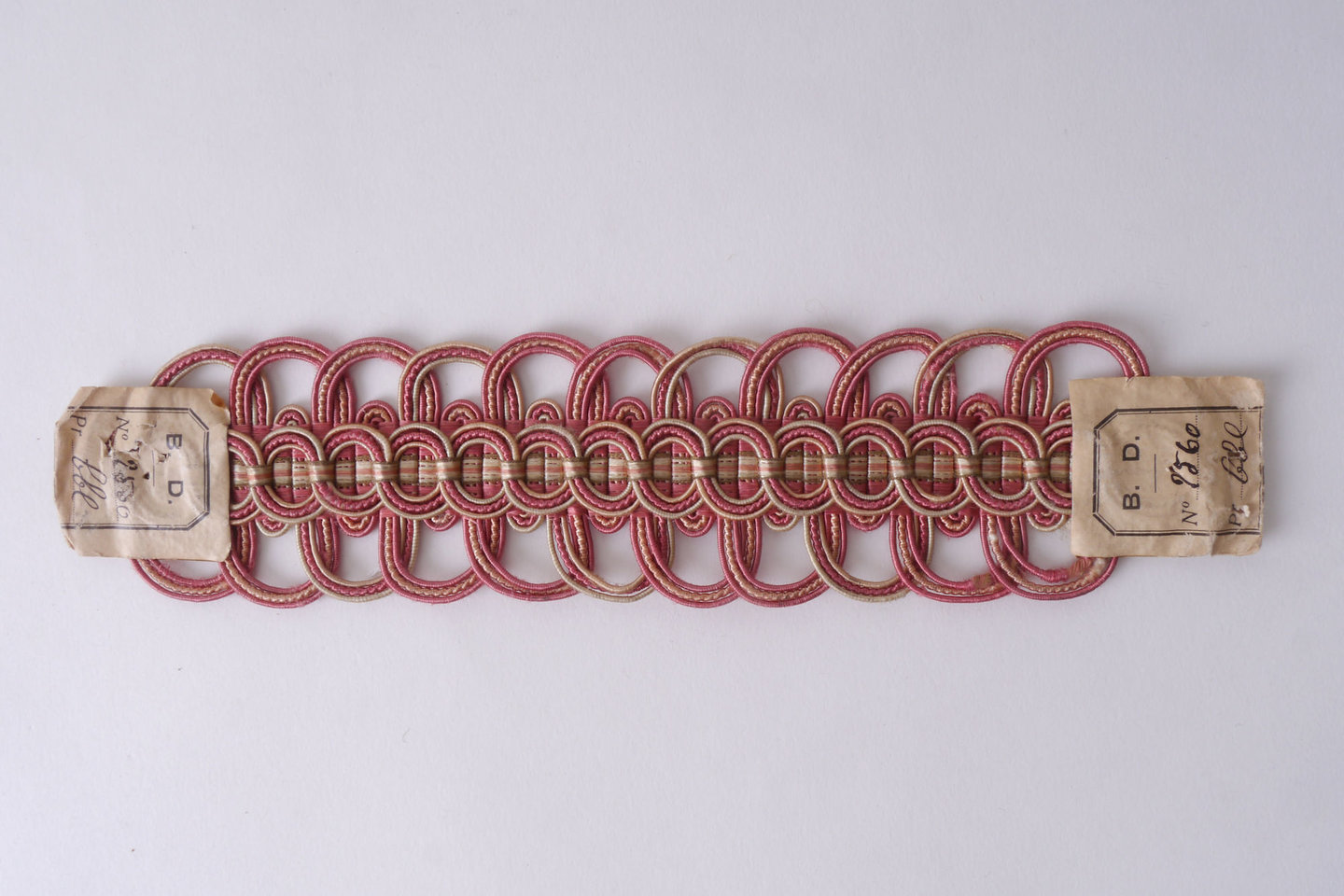 Crête als ornament voor het vervaardigen van passement