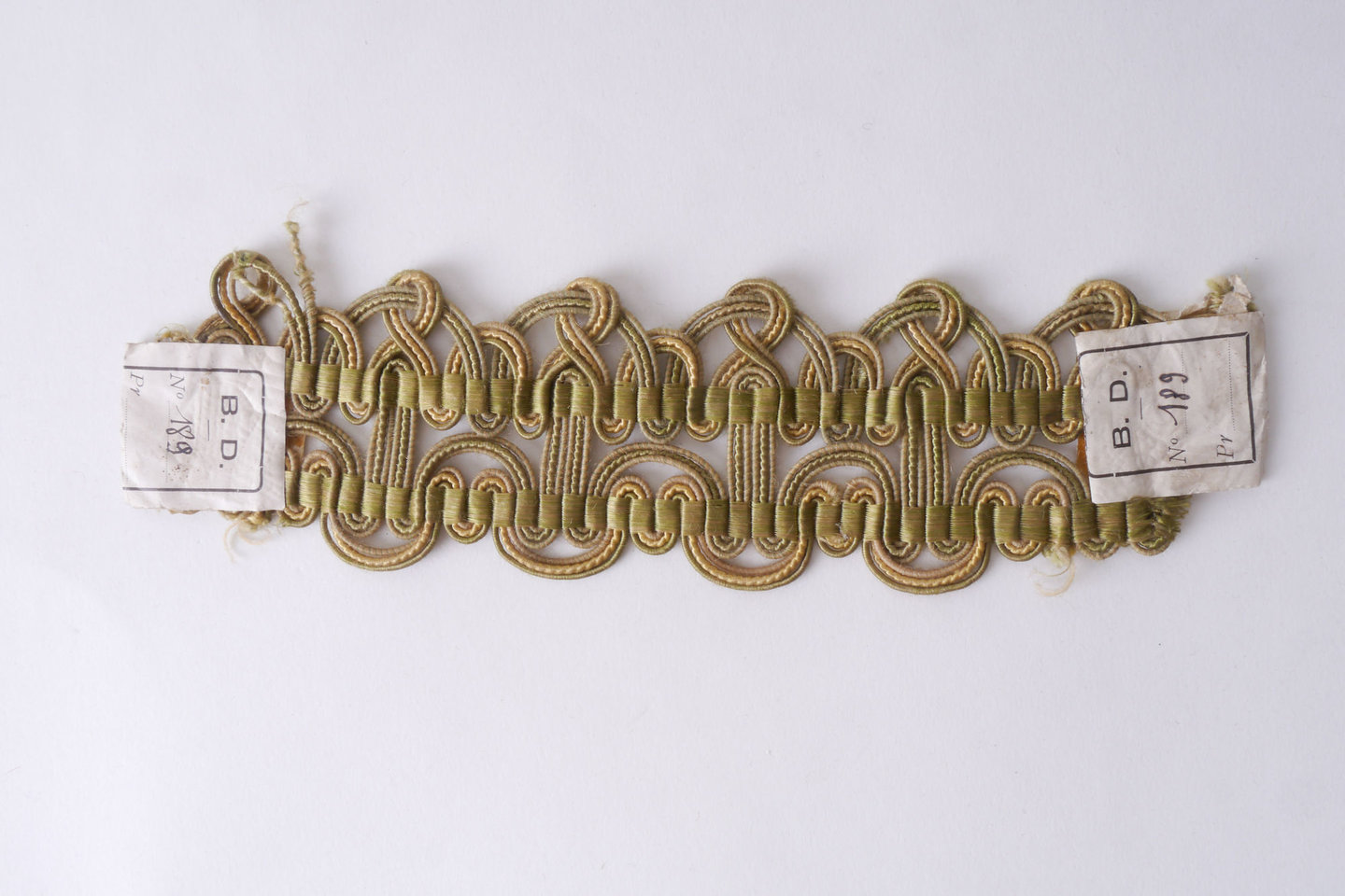 Crête als ornament voor het vervaardigen van passement