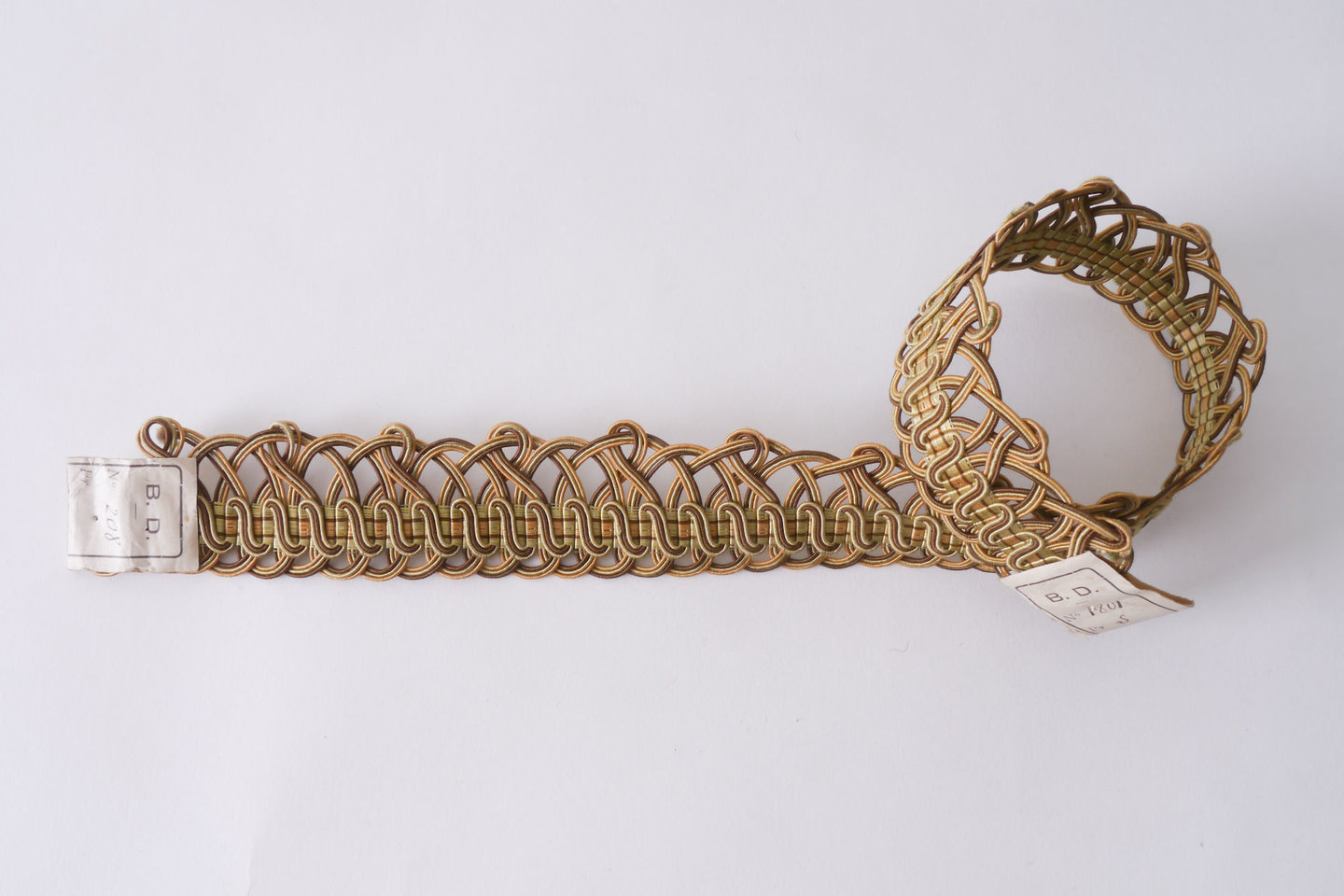 Crête als ornament voor het vervaardigen van passement