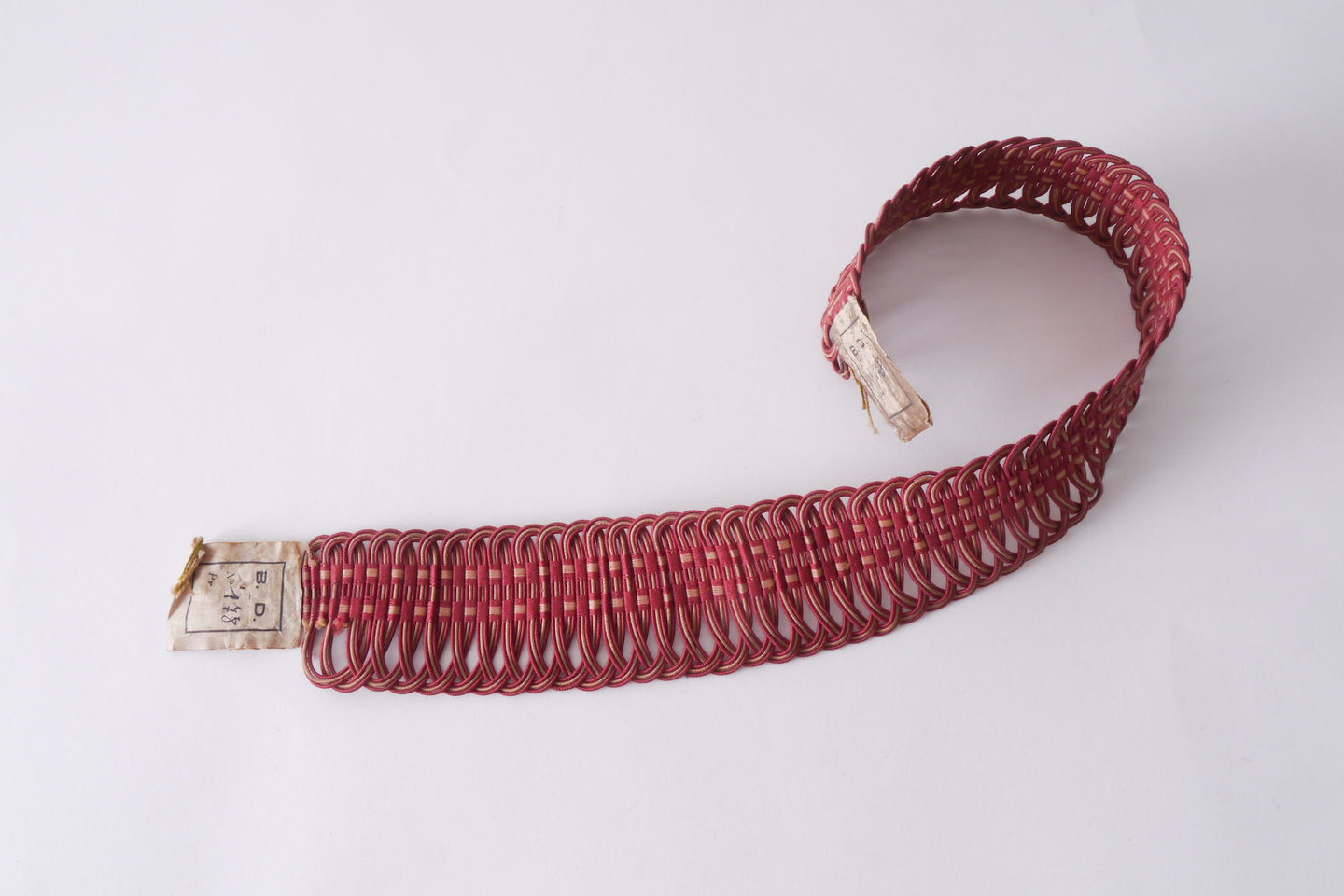 Crête als ornament voor het vervaardigen van passement