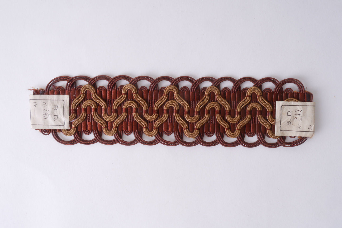 Crête als ornament voor het vervaardigen van passement