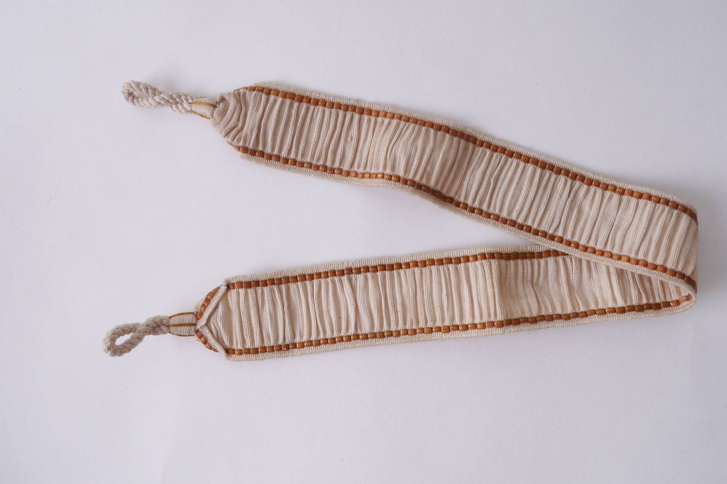 Vlakke embrasse om gordijn open te houden