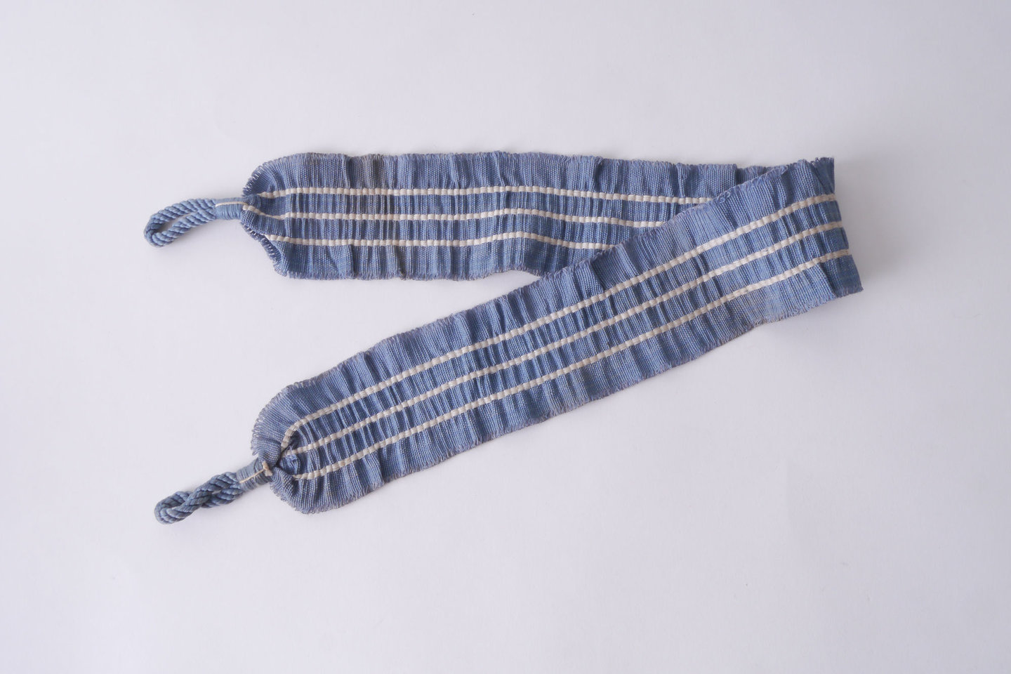 Vlakke embrasse om gordijn open te houden