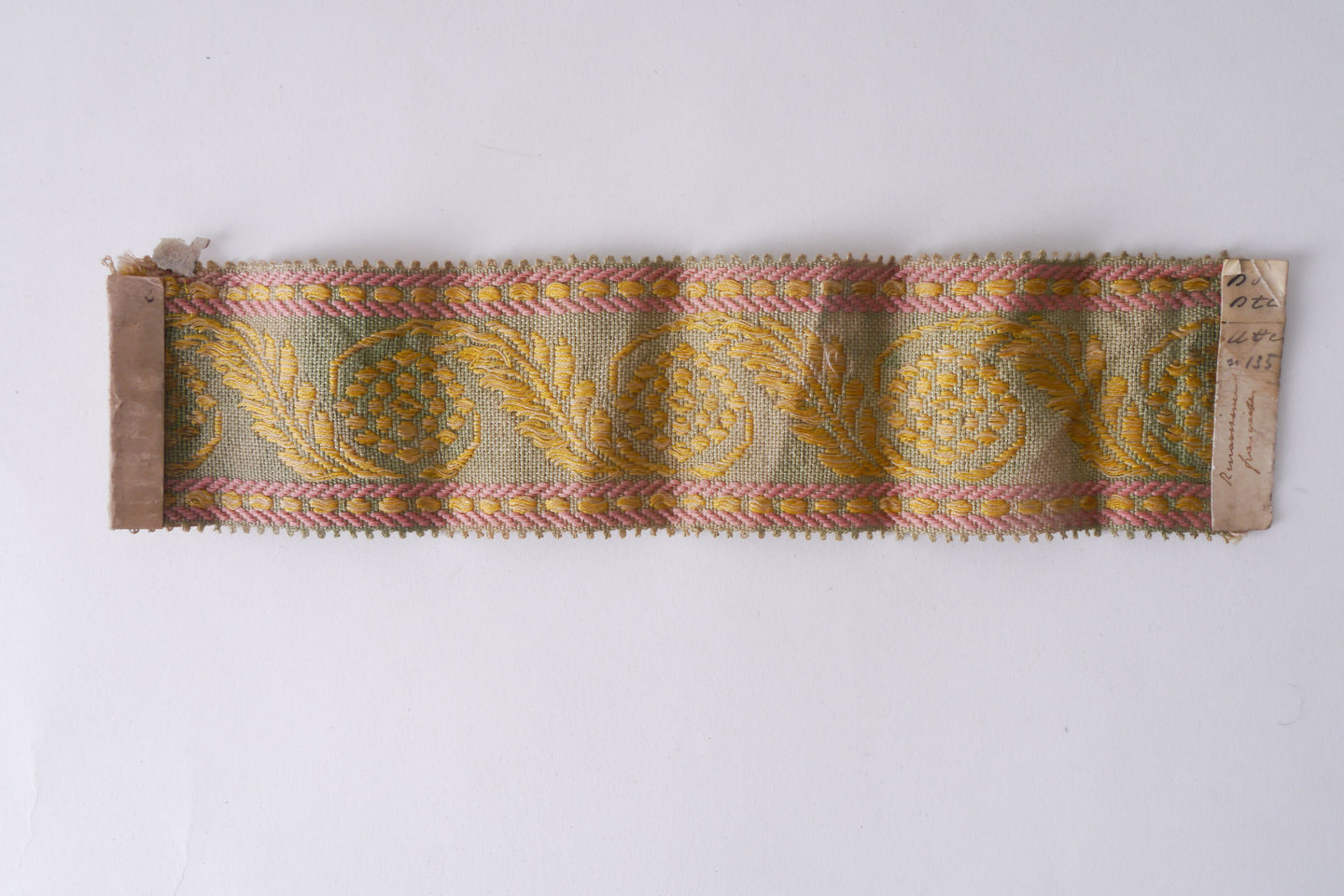 Galon of boord als onderdeel voor het vervaardigen van passement