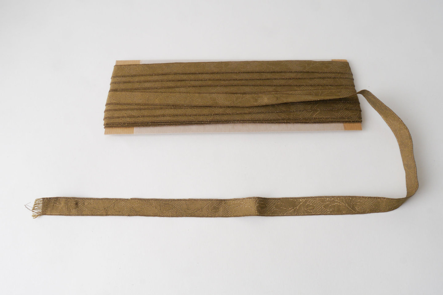 Galon of boord als onderdeel voor het vervaardigen van passement