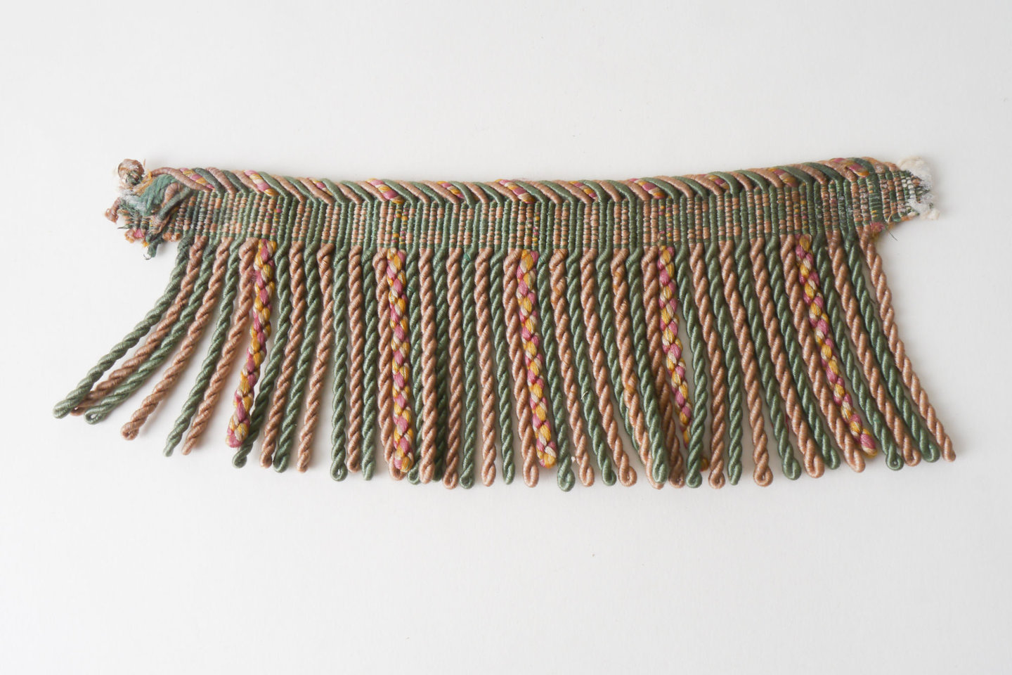 Frange als onderdeel voor het vervaardigen van passement