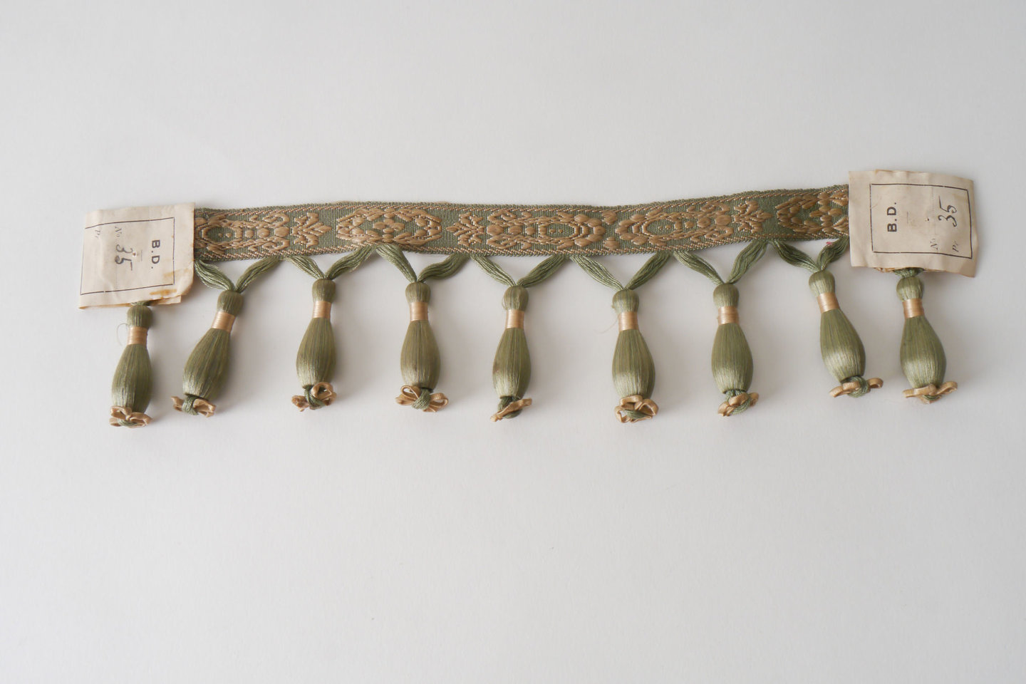 Frange als onderdeel voor het vervaardigen van passement