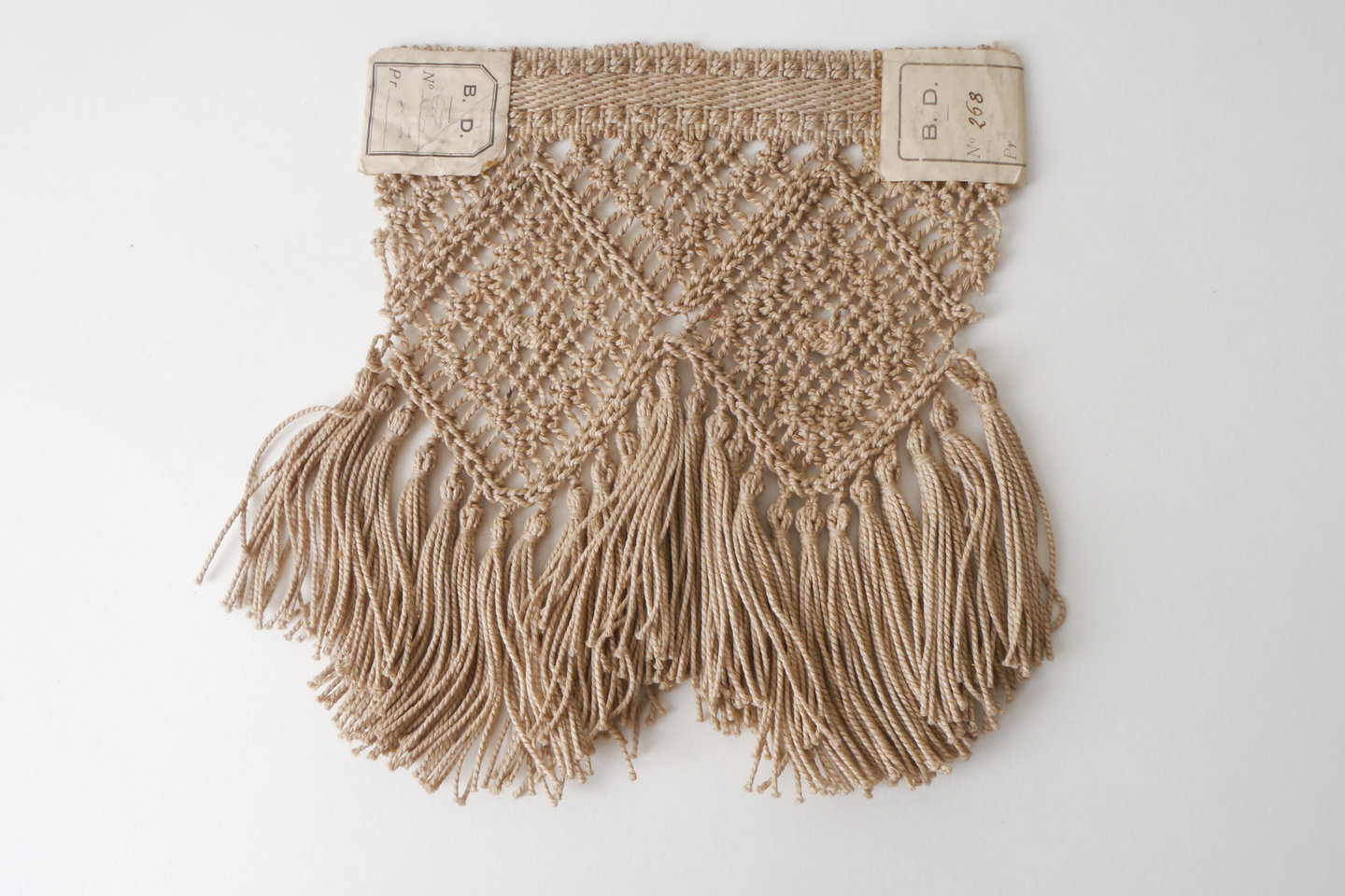 Frange als onderdeel voor het vervaardigen van passement